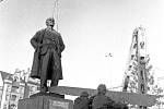 Pomník V. I. Lenina byl odstraněn 29. prosince 1989, pár týdnů po tzv. sametové revoluci.