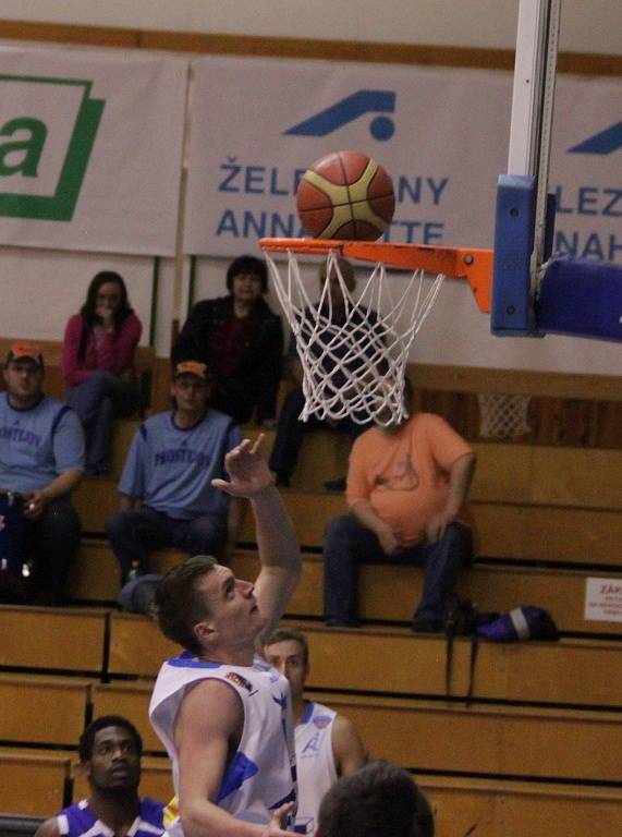 Prostějovští basketbalisté uzavřeli v sobotu základní část Mattoni NBL. V posledním zápase na domácí palubovce porazili Brno 91:76.