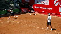 Czech Open, finále čtyřhry: Sergej Bubka (v modré kšiltovce) a Španěl Menendez-Maceiras vs. španělská dvojice Marrero a Ramirez Hidalgo