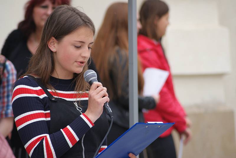 Veřejné čtení jmen obětí holocaustu v Prostějově - 2. května 2019