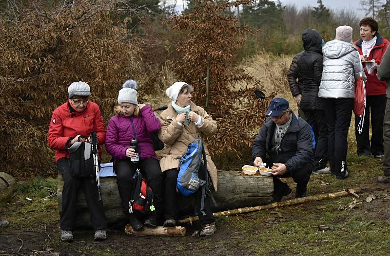 Přivítat Nový rok přišlo na nejvyšší hanáckou horu Velký Kosíř více než dva tisíce lidí. 1.1. 2022