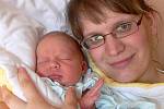 Jan Korhon s maminkou Pavlou, Prostějov, narozen 25. dubna, 50 cm, 3650 g 