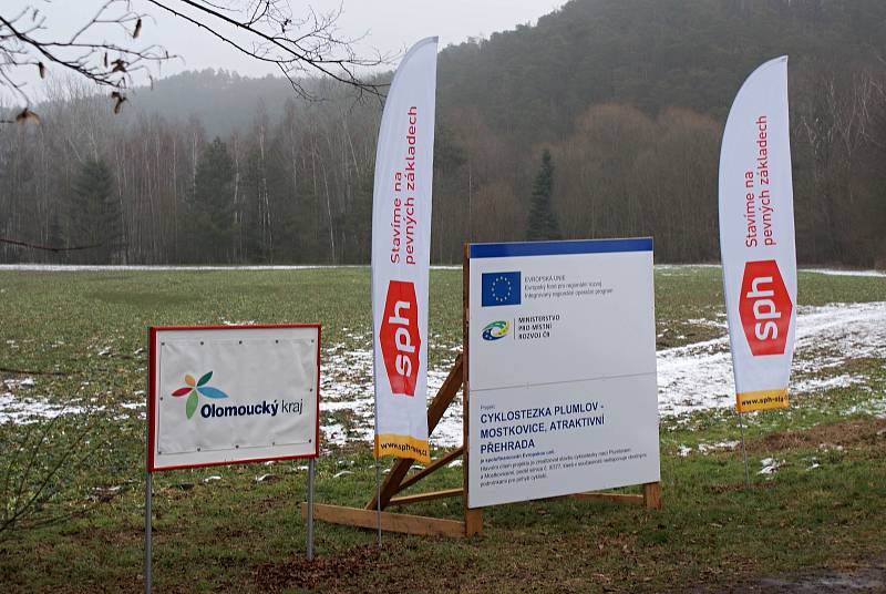 Slavnostní poklepání na základní kámen a oficiální zahájení stavby cyklostezky podél plumlovské přehrady - 27. 1. 2020