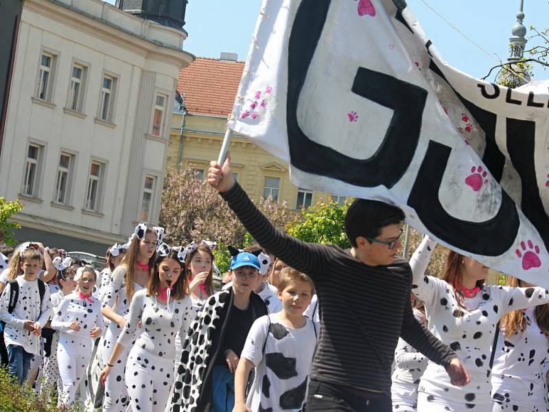 Majáles 2016 v Prostějově - průvod studentů městem