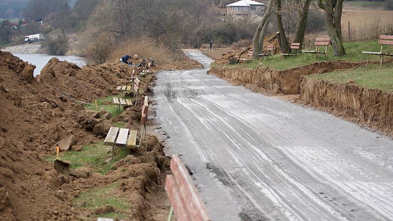 Stavba cyklostezky na plumlovské přehradě - 4. dubna 2020