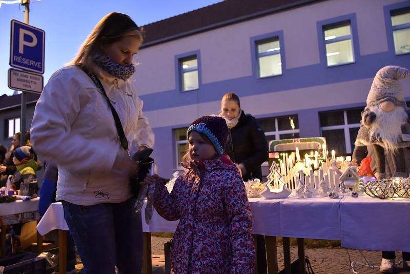 Rozsvícení vánočního stromu v Nezamyslicích 2019