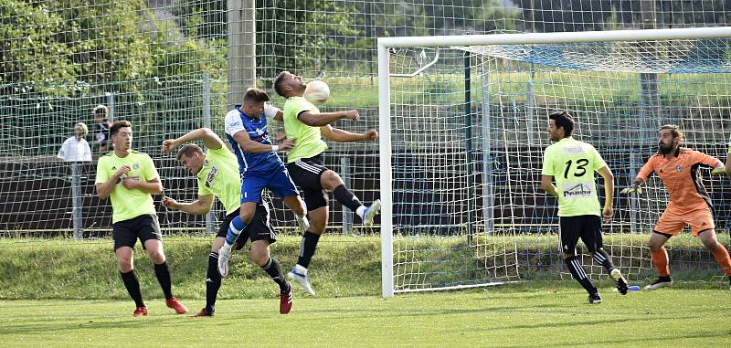 Fotbalisté Čechovic (v modrém) zvládli historickou premiéru v krajském přeboru na jedničku. Rapotínu nasázeli tři góly, 7. 8. 2022