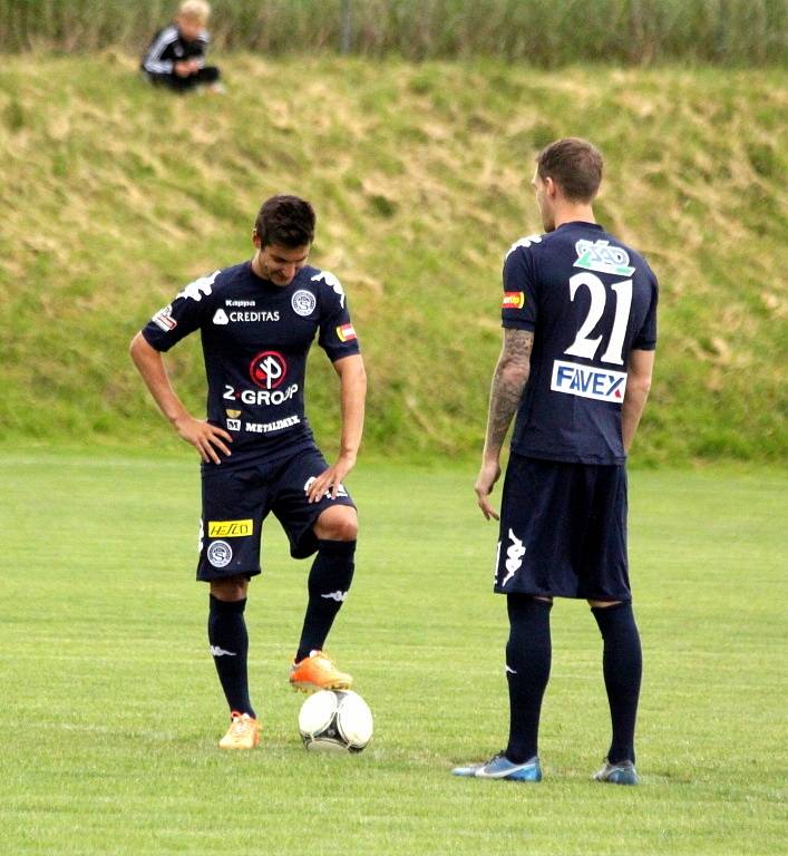 Akce Kopeme za fotbal dorazila také do Čechovic a s ní mužstvo 1. FC Slovácko. Místní borci na prvoligový tým nestačili a po devadesáti minutách padli 0:14, přesto si duel náramně užili.