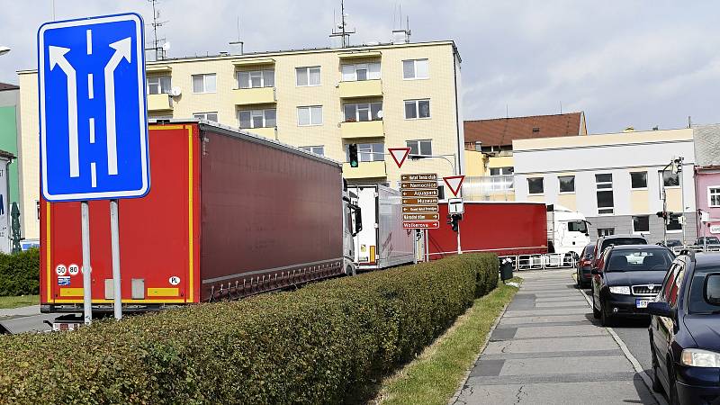 Centrum Prostějova je ucpané vinou nehody na D46 kamiony. Na Brněnské, Dolní a Olomoucké ulici se tvoří kolony. 23.9. 2021