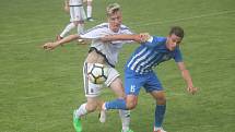 Fotbalisté Prostějova (v modrém) oslavili postup do druhé ligy výhrou 4:2 nad HFK Olomouc.