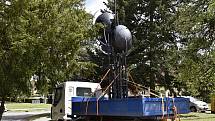 Ve středu 6. května 2020 byl před kosteleckou radnici instalován památník obětem II. světové války.