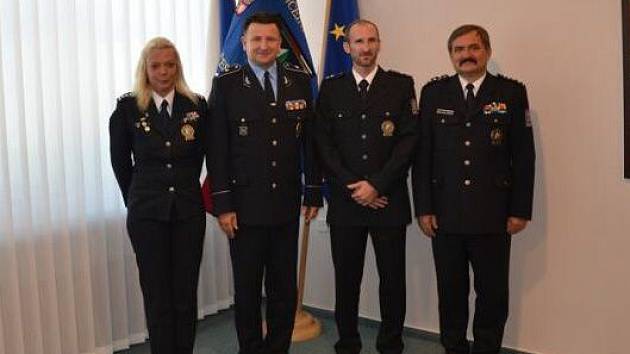 Čtveřice prostějovských policistů dostala medaile za statečnost. Muži zákona zachraňovali životy