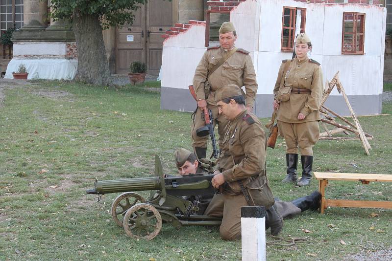 Dobývání hradu Plumlov představilo život na frontě i za ní během druhé světové války