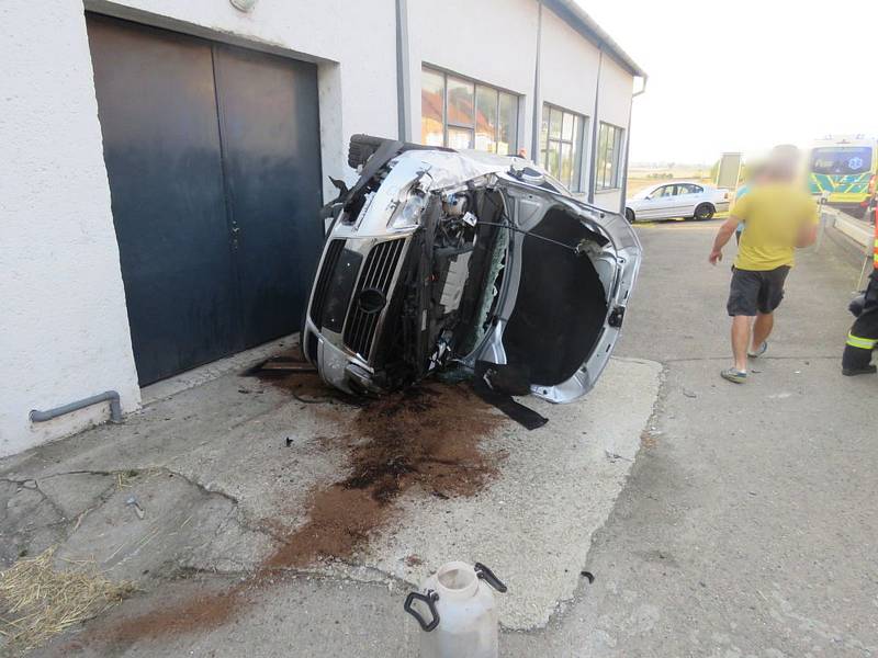 Při srážce v Čehovicích se zranil mladý řidič.