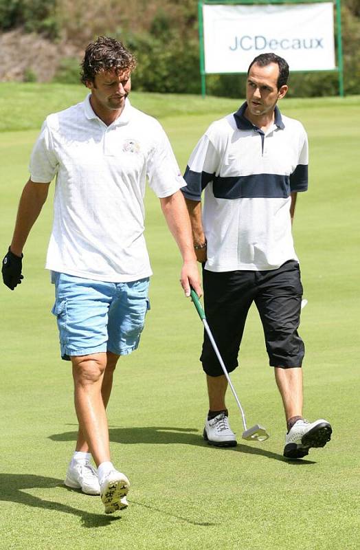 srpen 2007. Jiří Vykoukal a Petr Nedvěd na golfu