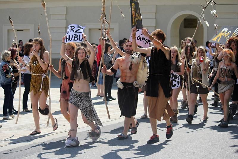 Majáles 2016 v Prostějově - průvod studentů městem