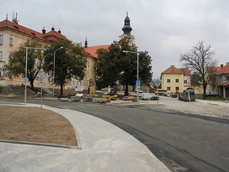 Rekonstrukce Jakubského náměstí a jeho okolí v Kostelci na Hané