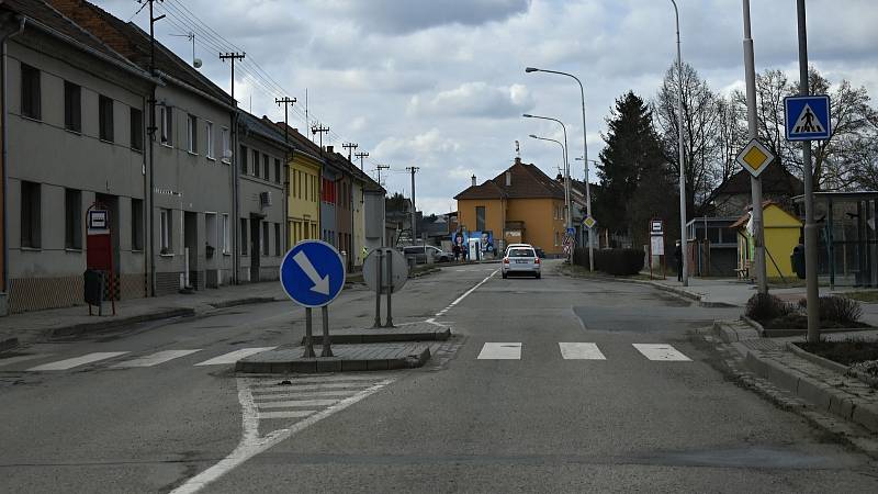 Vrahovická ulice bude v úseku od mostu přes Hloučelu až po základní školu čtyři měsíce uzavřena.