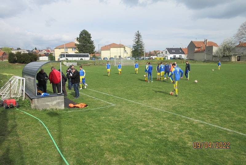 Kovalovice (v modrém) vyhrály na půdě Sokolu Otaslavice 6:1.