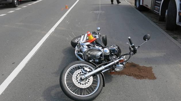 Nehoda motorky v Okružní ulici v Prostějově