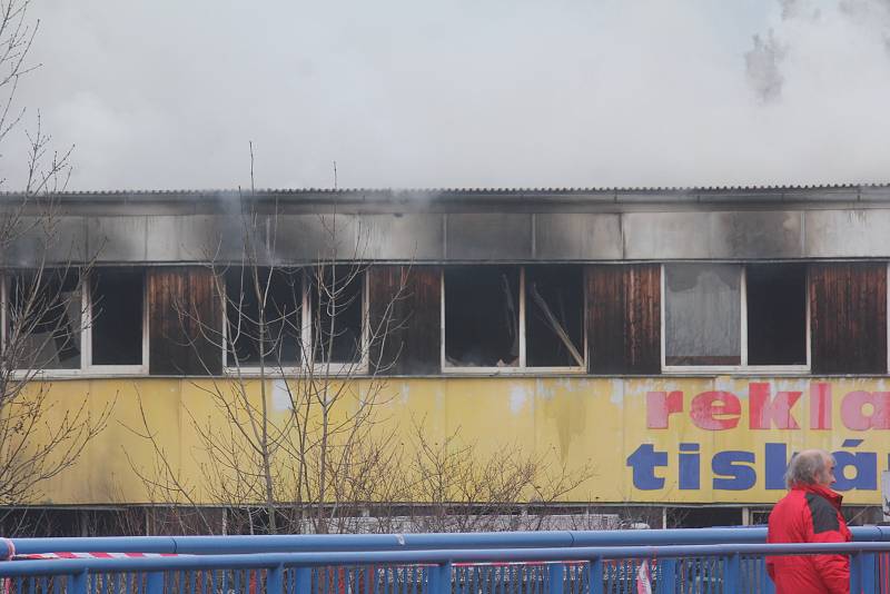 Likvidace požáru průmyslového objektu v Prostějově.