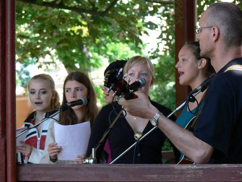 Studentský happening otevřel festival Wolkerův Prostějov