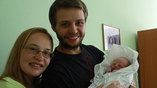 František Koláček s rodiči, Držovice, narozen 19. července, 48 cm, 2650 g