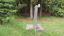 Pomník, který připomíná tragickou nehodu MIGu-21U nedaleko Bukové na Prostějovsku. Při havárii 14. 10.1988 letounu zemřeli pplk. Jiří Pohnán a mjr. Attila Szabó
