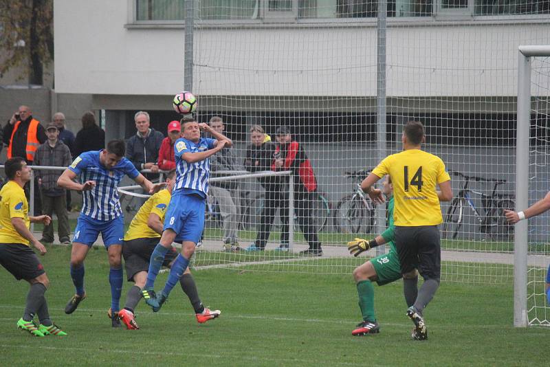 MSFL, 12. kolo: 1. SK Prostějov (v modrobílých dresech) proti Hanácké Slavii Kroměříž