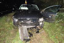 Řidič neodhadl schopnosti své ani auta. Výsledkem byl smyk a škoda za více než sto tisíc korun.