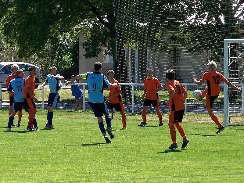 Finále: Litovel (v oranžovém) vs. Čechovice 0:0, 2:0 na penalty