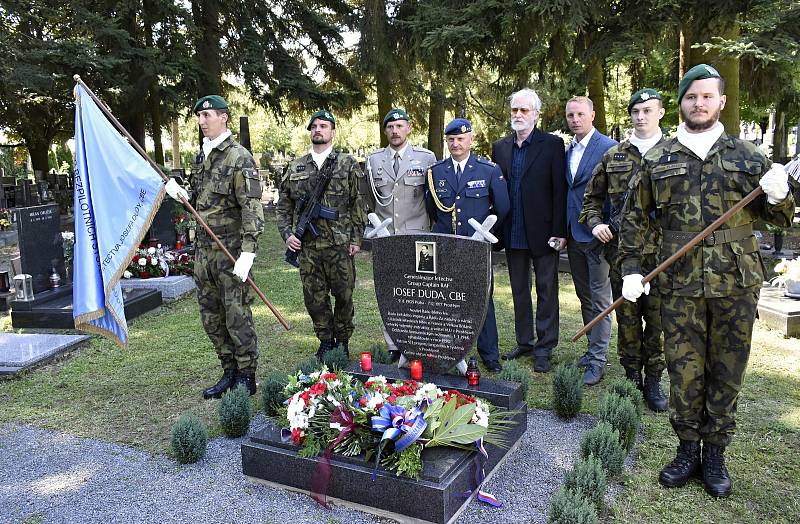 Generálmajor letectva in memoriam Josef Duda má od 9. srpna 2022 na prostějovském městském hřbitově svůj náhrobek.