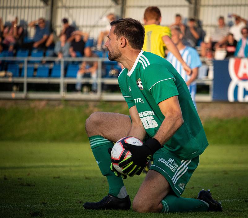 Fotbalisté Prostějova (v bílo-modrém) porazili Varnsdorf 3:2.