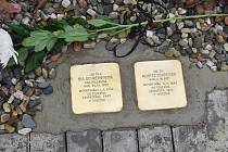 Dalších devět Kamenů zmizelých bylo uloženo v prostějovských ulicích.