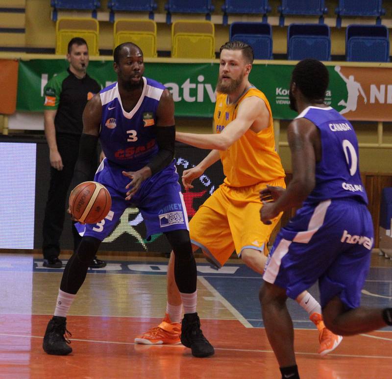 Prostějovští basketbalisté pětatřicet minut na soupeřem vedli, pak ale přišlo velké množství ztrát. Ostrava duel otočila a sebrala tak Hanákům naději na první letošní výhru.