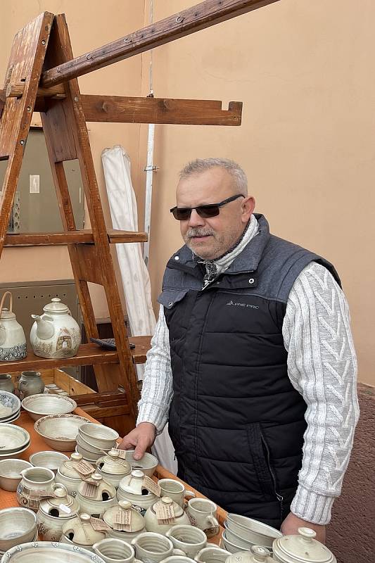 Místo původně plánovaného jarmarku, se v Křenůvkách konala pouze prodejní výstava keramiky. 27.11. 2021