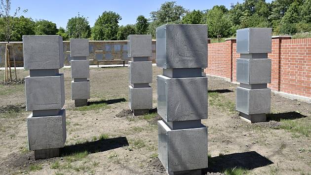Originální kolumbárium mají na hřbitově v Němčicích nad Hanou. 25.7. 2022