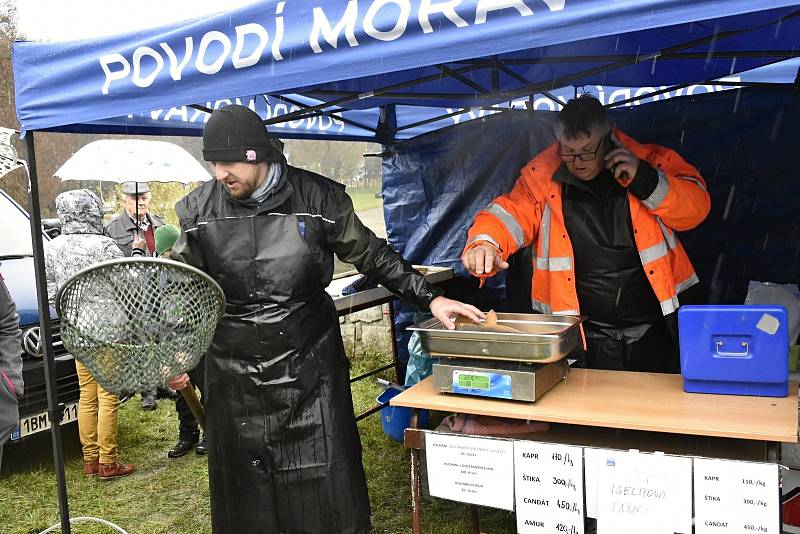 Výlov Podhradského rybníka v Plumlově, 18.11. 2022