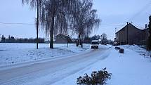 Silný mráz a déšť se sněhem navštívil také jih Prostějovska. Ve Vrchoslavicích se uklízí ostošest.