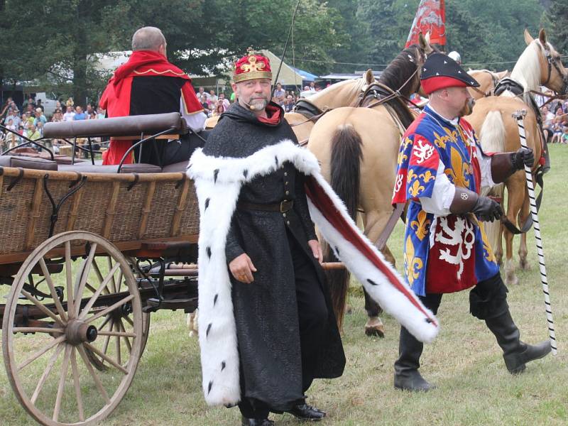 Devátý ročník Josefkolu na zámku v Čechách pod Kosířem. 