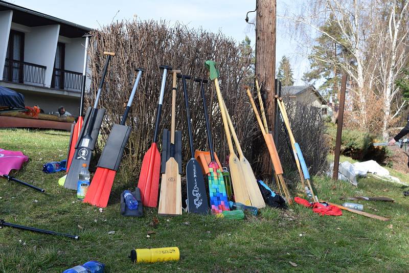 Ve středu 4. dubna, se letos poprvé ukázaly dračí lodě na Plumlovské přehradě