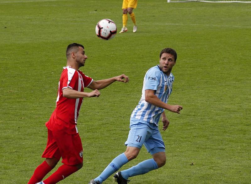 Fotbalisté Prostějova (v modro-bílém) porazili Vítkovice 4:1.