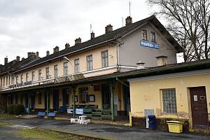 Jednou z největších ostud Prostějova vyhlásili čtenáři Deníku chátrající místní nádraží. únor 2024
