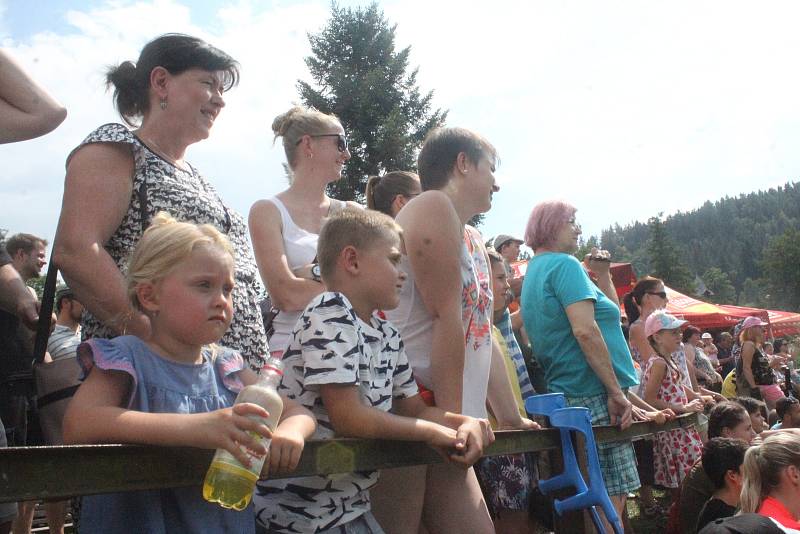 Neckyáda ve Stražisku opět prověřila u lidí plavecké schopnosti i to zda i  sebe mí udělat srandu.