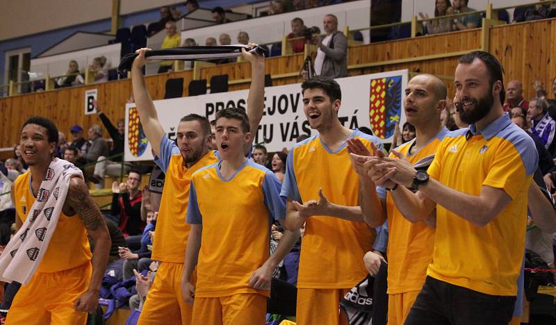 Prostějovští basketbalisté pětatřicet minut na soupeřem vedli, pak ale přišlo velké množství ztrát. Ostrava duel otočila a sebrala tak Hanákům naději na první letošní výhru.