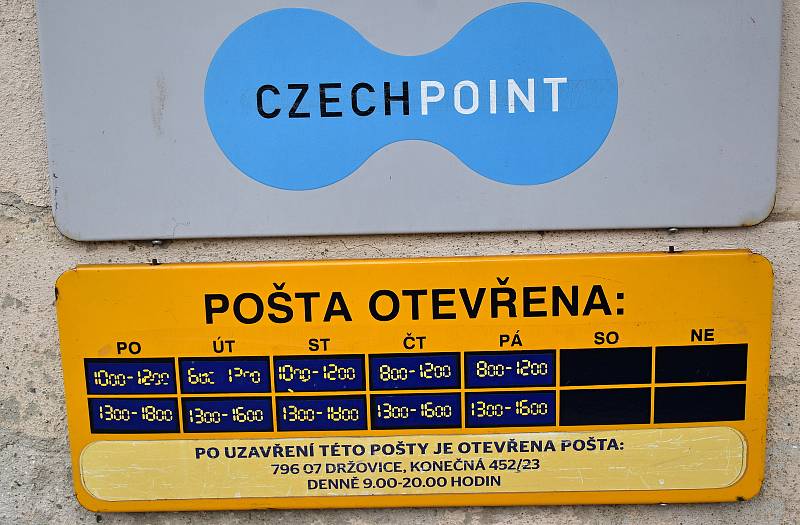 K 1. červenci 2023 dojde k uzavření čtyř poboček České pošty v Prostějově. Jednou z nich je i pošta Prostějov 3, ve Sladkovského ulici na místním nádraží.