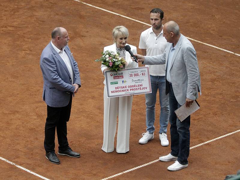 Závěrečný den prostějovského tenisové turnaje nabídl také exhibici zlatých olympioniků