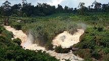 Vodopády Ndanu Falls na řece Yala