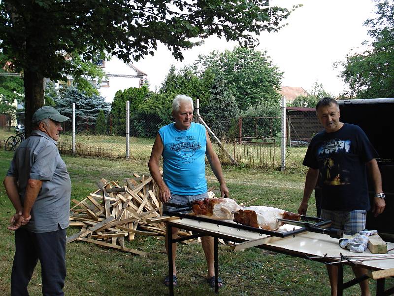 Rockeři nestárnou. Na metalové legendy se sjeli fandové z celé Moravy.