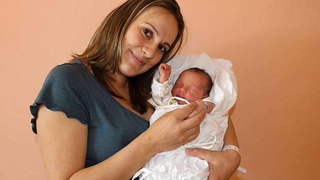 Julie Dobrovolná s maminkou Petrou, Prostějov, narozena 3. září, 47 cm, 2700 g